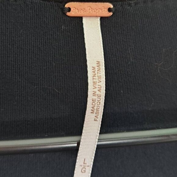 Free People Women's Perfect Date Top in Black size Large - Picture 6 of 8